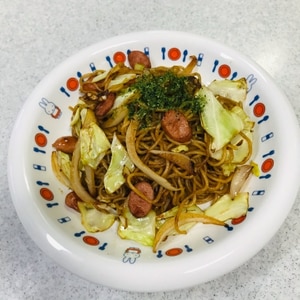 ウインナーとキャベツと玉ねぎの焼きそば